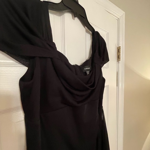 Full Length, Scoop Neck with Cap Sleeves Dress - Picture 4 of 4